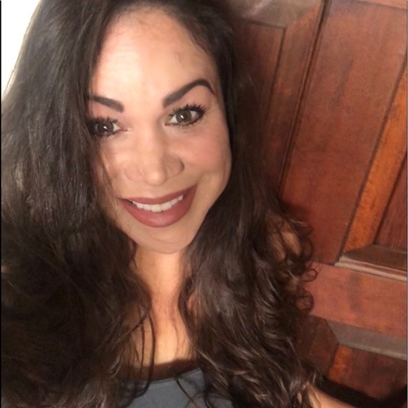 Meet your Posher, Cynthia - Picture 7 of 7